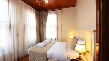 Quarto casal ou duplo standard | Roupas de cama premium, frigobar, cofres nos quartos, escrivaninha