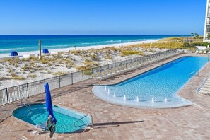Una piscina techada, una piscina climatizada