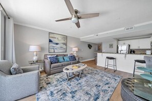Smart TV - 9th Floor Beachfront at Pelican, Stunning Ocean View, 3 Pools, Beach Chairs (Destin)