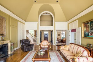 Smart TV, fireplace, offices - The Retreat with  Wilson Dam view & Water Aces (Florence)