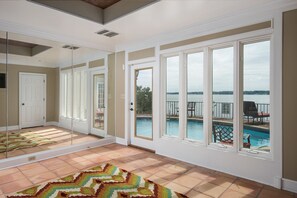 Outdoor pool - The Retreat with  Wilson Dam view & Water Aces (Florence)