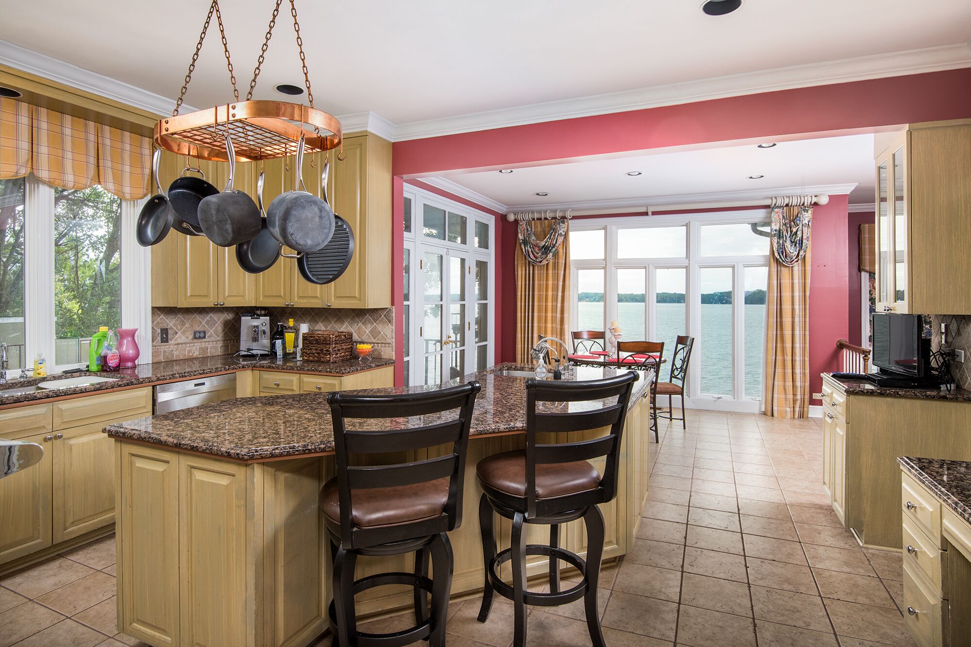 The Retreat with  Wilson Dam view & Water Aces