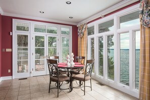 Dining - The Retreat with  Wilson Dam view & Water Aces (Florence)