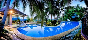 Una piscina cubierta