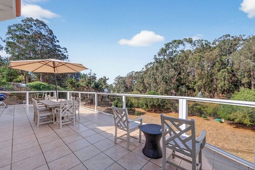 Manresa Meadows on Acreage!