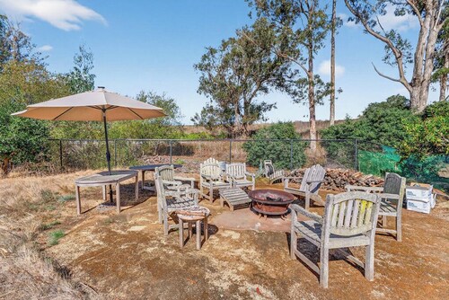 Manresa Meadows on Acreage!