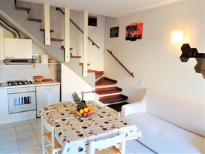Apartment, 2 Bedrooms | In-room dining