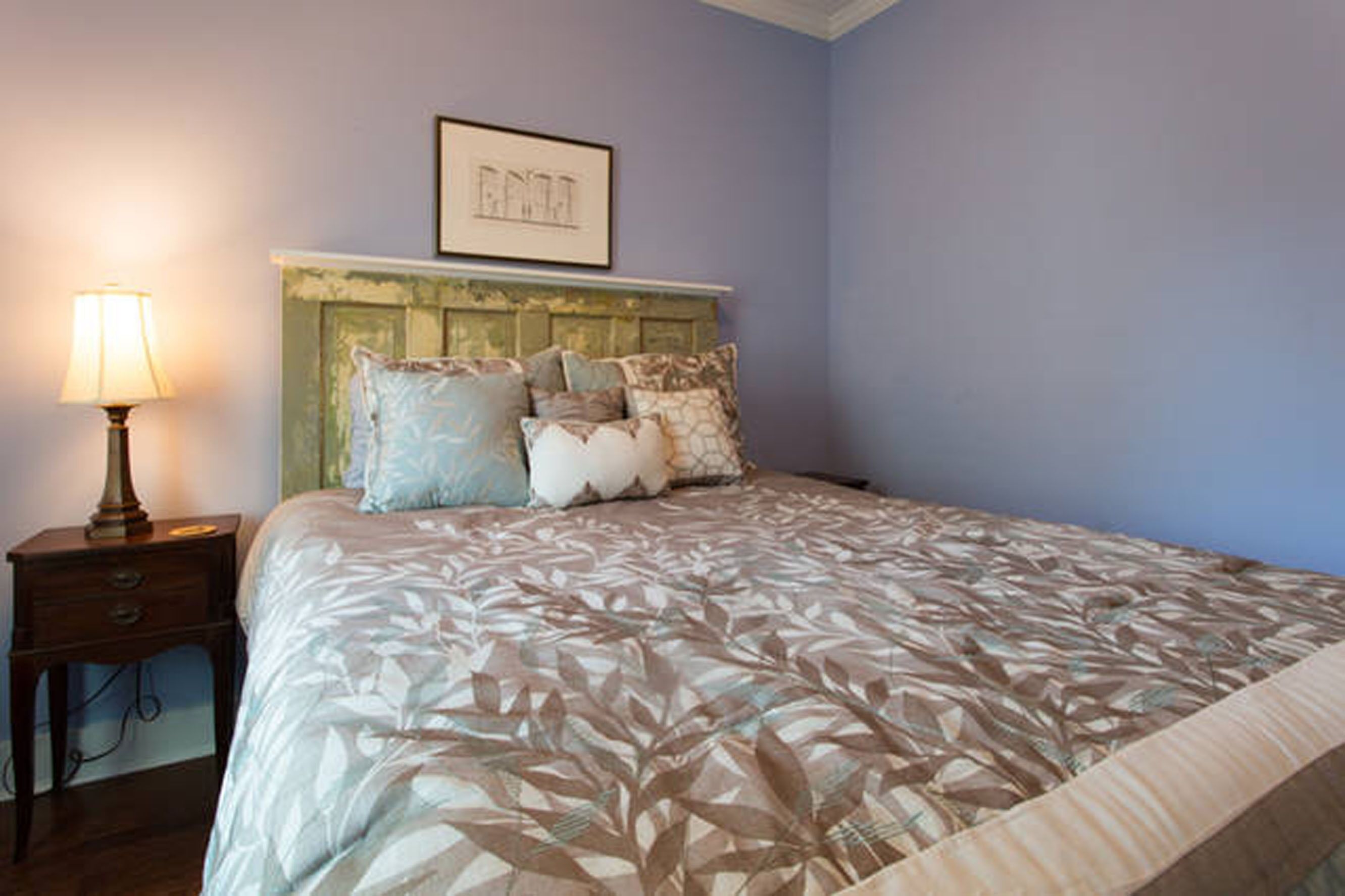 Connemara Cottage in Historic District - Featuring Local Art