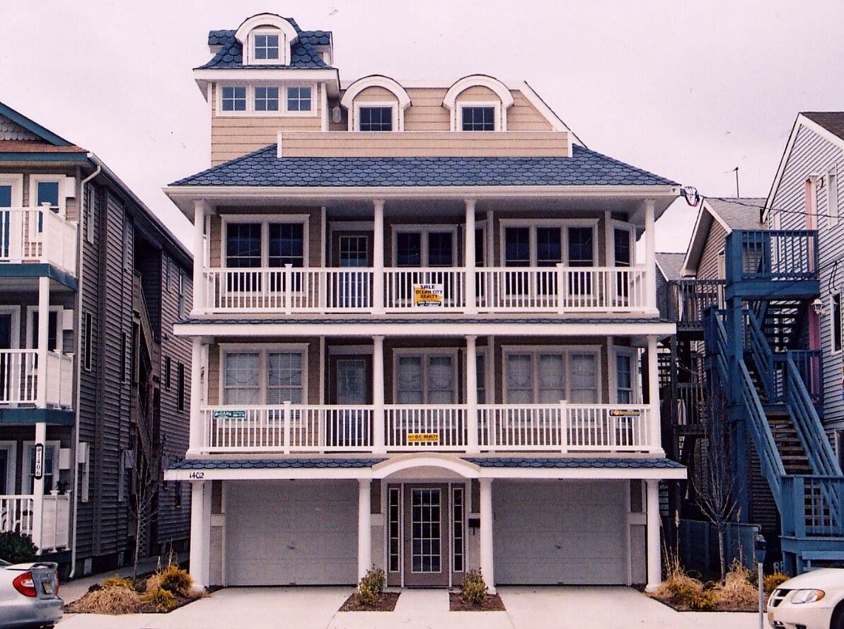 Ocean views! Pool table! 14th & Ocean 2nd/3rd Fl