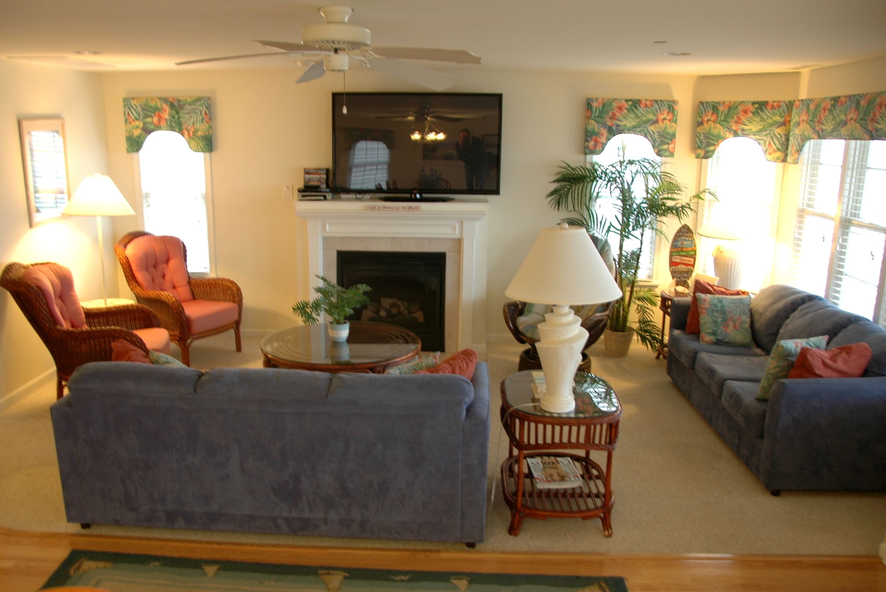 Ocean views! Pool table! 14th & Ocean 2nd/3rd Fl