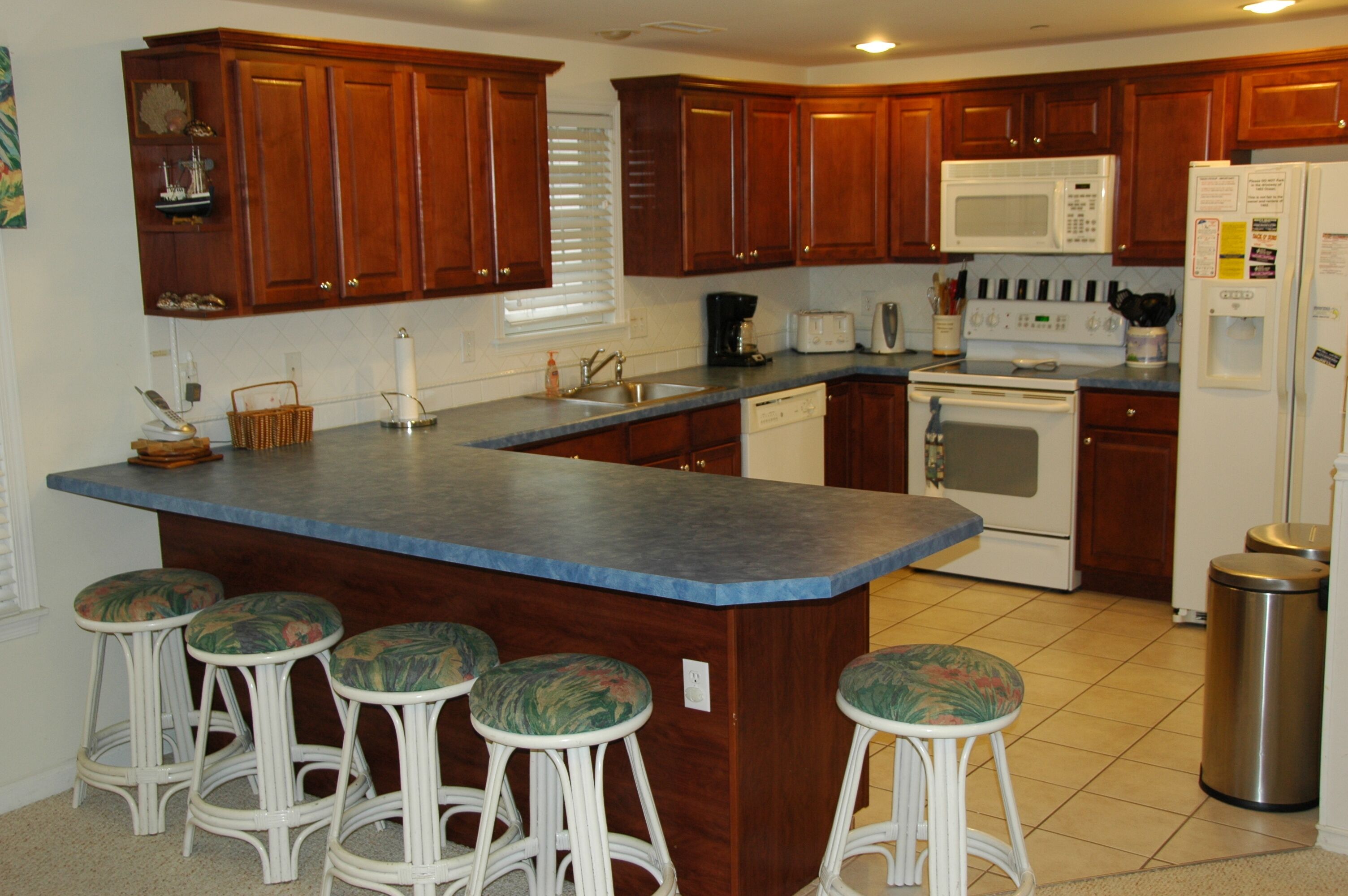 Ocean views! Pool table! 14th & Ocean 2nd/3rd Fl