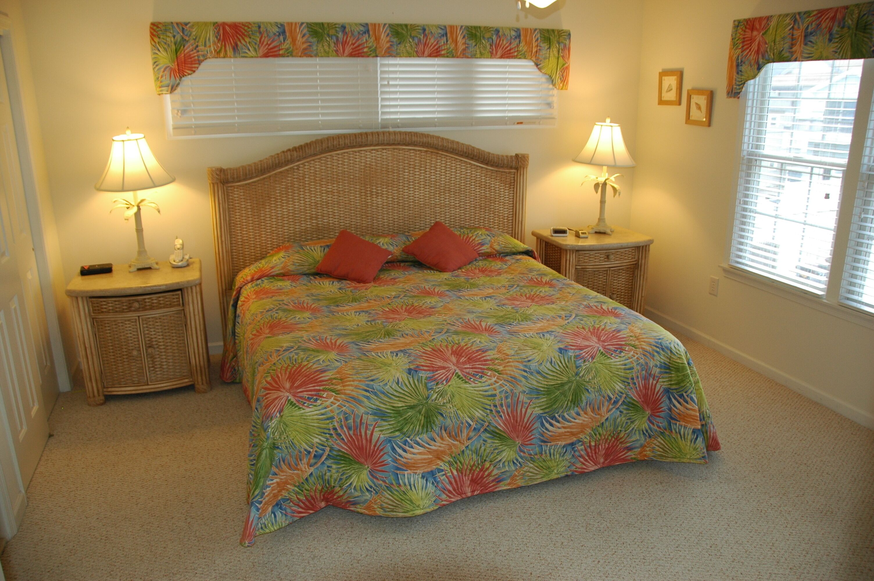 Ocean views! Pool table! 14th & Ocean 2nd/3rd Fl