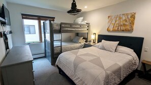 3 bedrooms, iron/ironing board, free WiFi, bed sheets