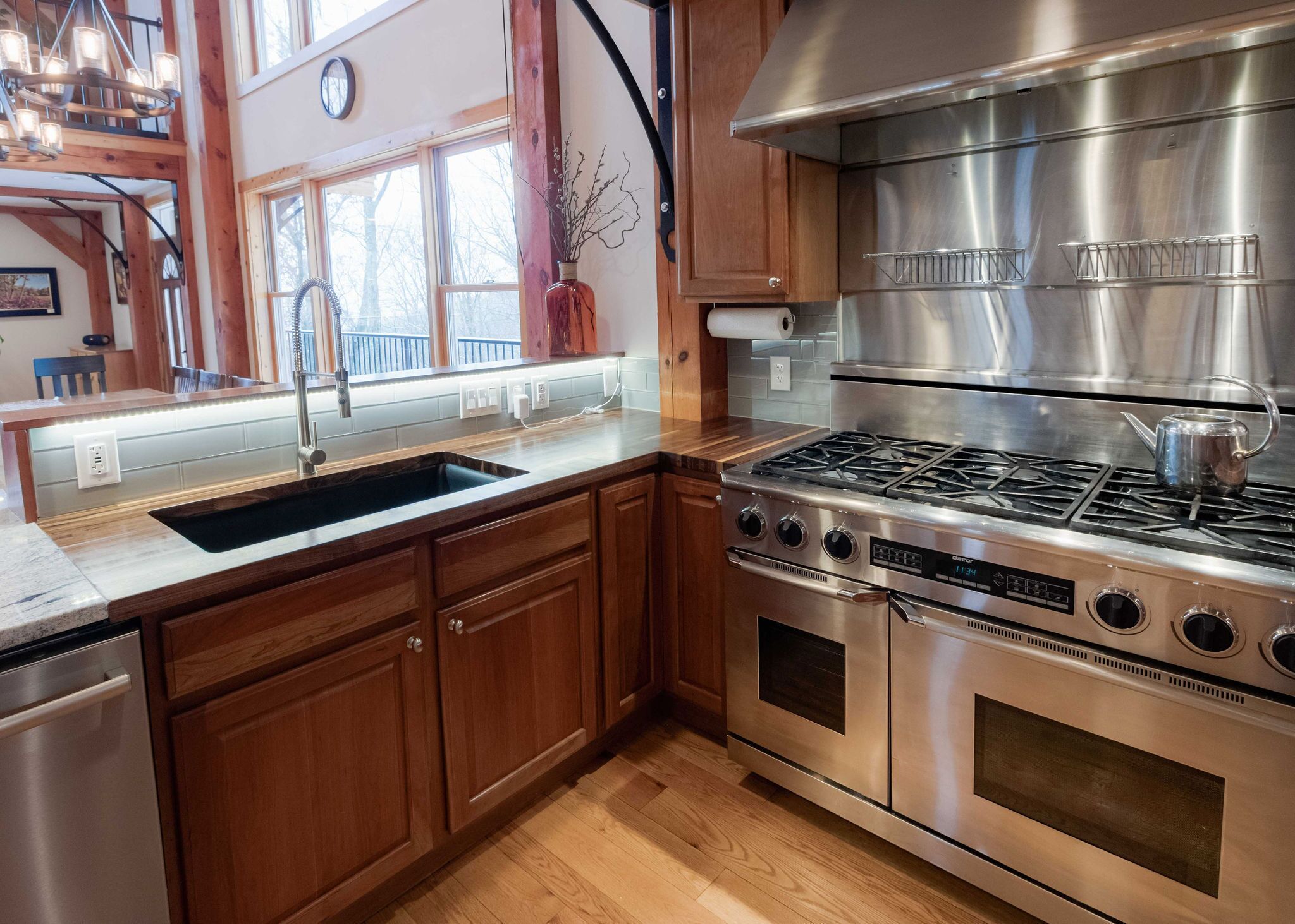 Luxury Timber Frame Mountaintop Lodge, Stunning Views, 5 Suites, Chef's Kitchen