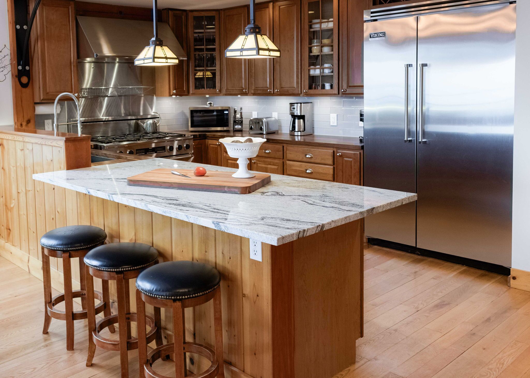 Luxury Timber Frame Mountaintop Lodge, Stunning Views, 5 Suites, Chef's Kitchen