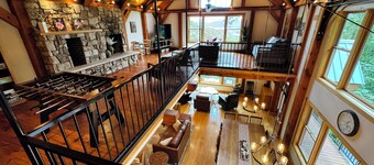 Luxury Timber Frame Mountaintop Lodge, Stunning Views, 5 Suites, Chef's Kitchen