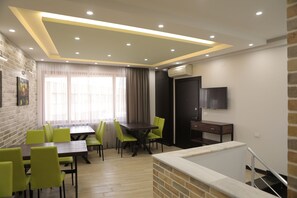 Lobby sitting area - 4 Room Hotel (Yerevan)