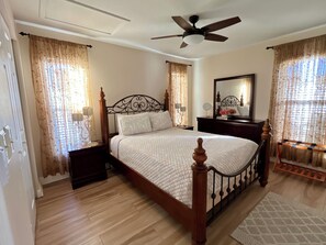 2 bedrooms, free WiFi, bed sheets - Beautifully, Renovated Home in Quiet Cul de Sac! Close to EVERYTHING!  (Oldsmar)