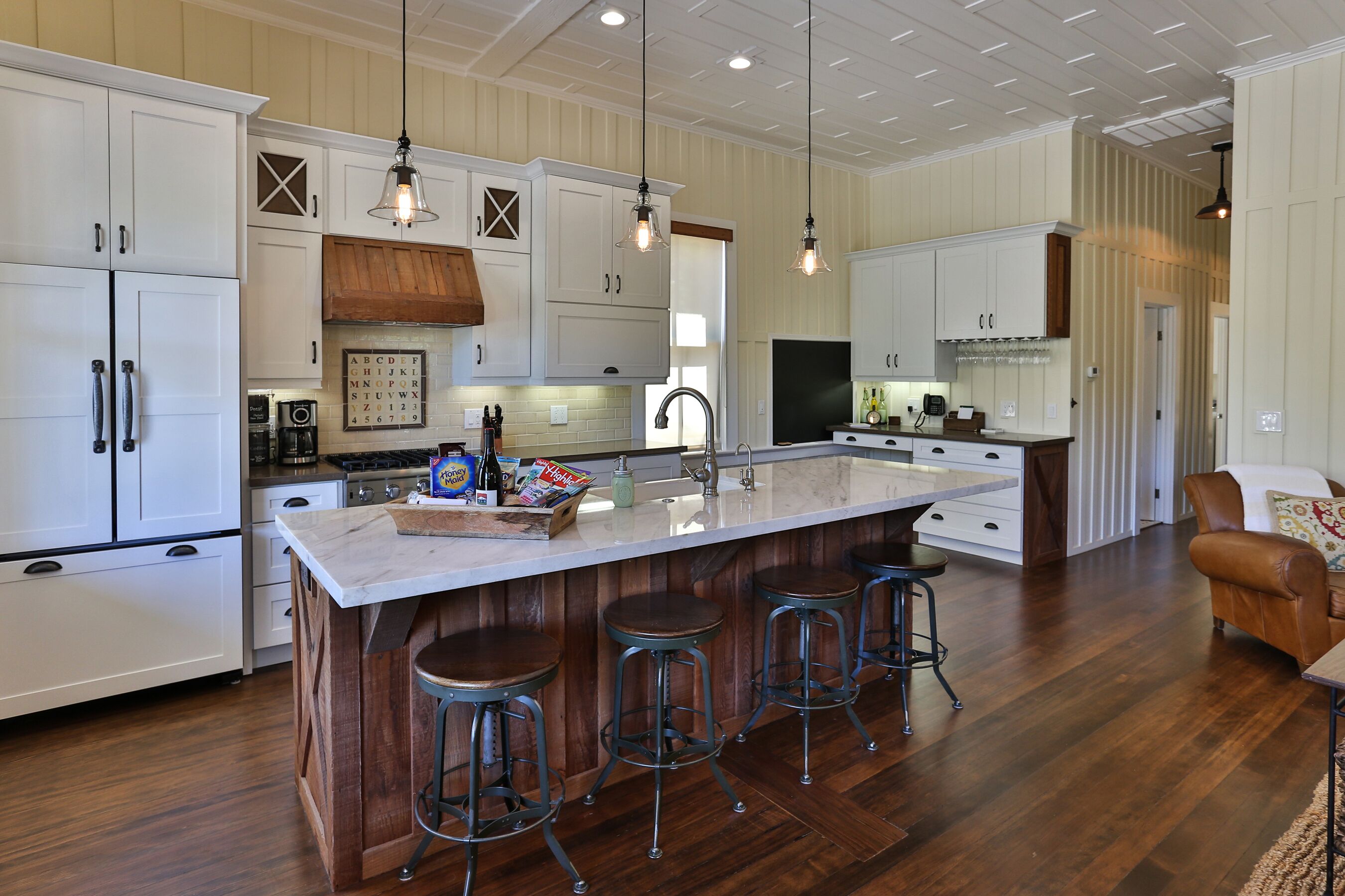 Stay in the heart of West Side Wine Country - Summit Schoolhouse on Peachy Cyn