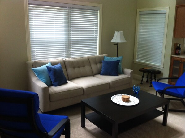 Fernseher, Kamin, Stereoanlage