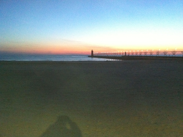 Beach - Close To Downtown, Short Drive To Beach (South Haven)