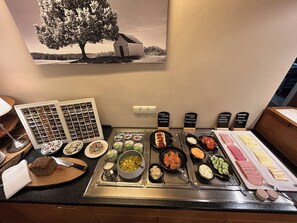 Free daily buffet breakfast