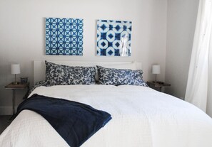 3 bedrooms, desk, iron/ironing board, WiFi - Beach Oasis  w/ screened in porch, incl beach gear, 15min walk to beach (Naples)
