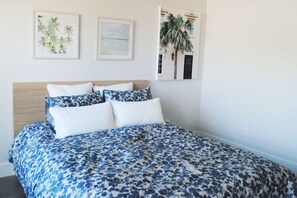 3 bedrooms, desk, iron/ironing board, WiFi