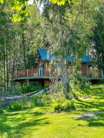 Cozy Cabin on a Beautiful Lake with Big Parking