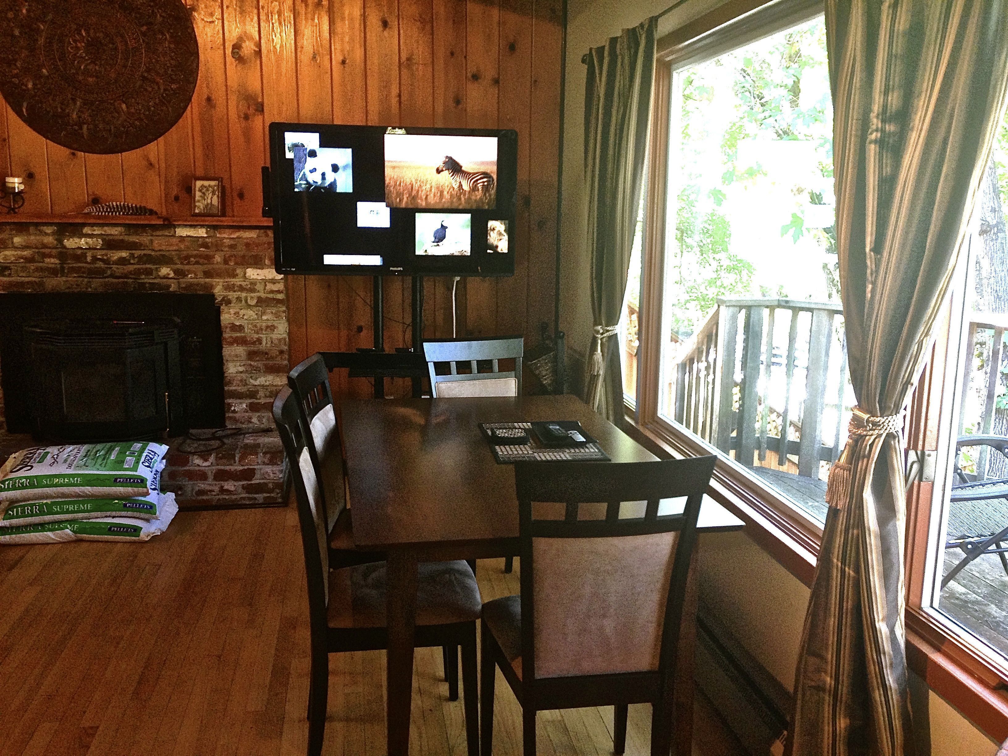 The Oak Haven! Private, Nature Retreat with Hot Tub!