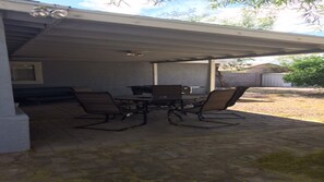 Outdoor dining - Cozy Modern Home in phoenix close to scottsdale (Phoenix)