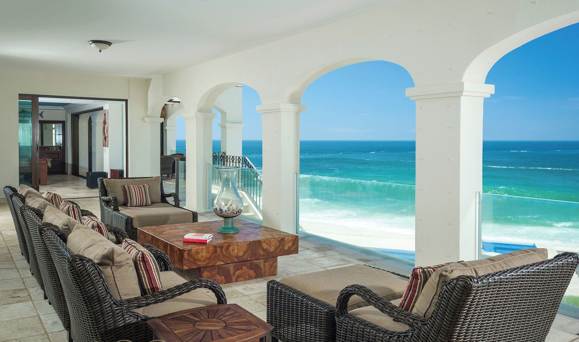 المنشأة من الداخل