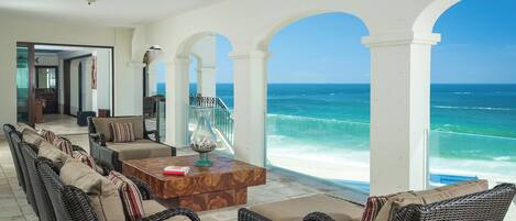 المنشأة من الداخل