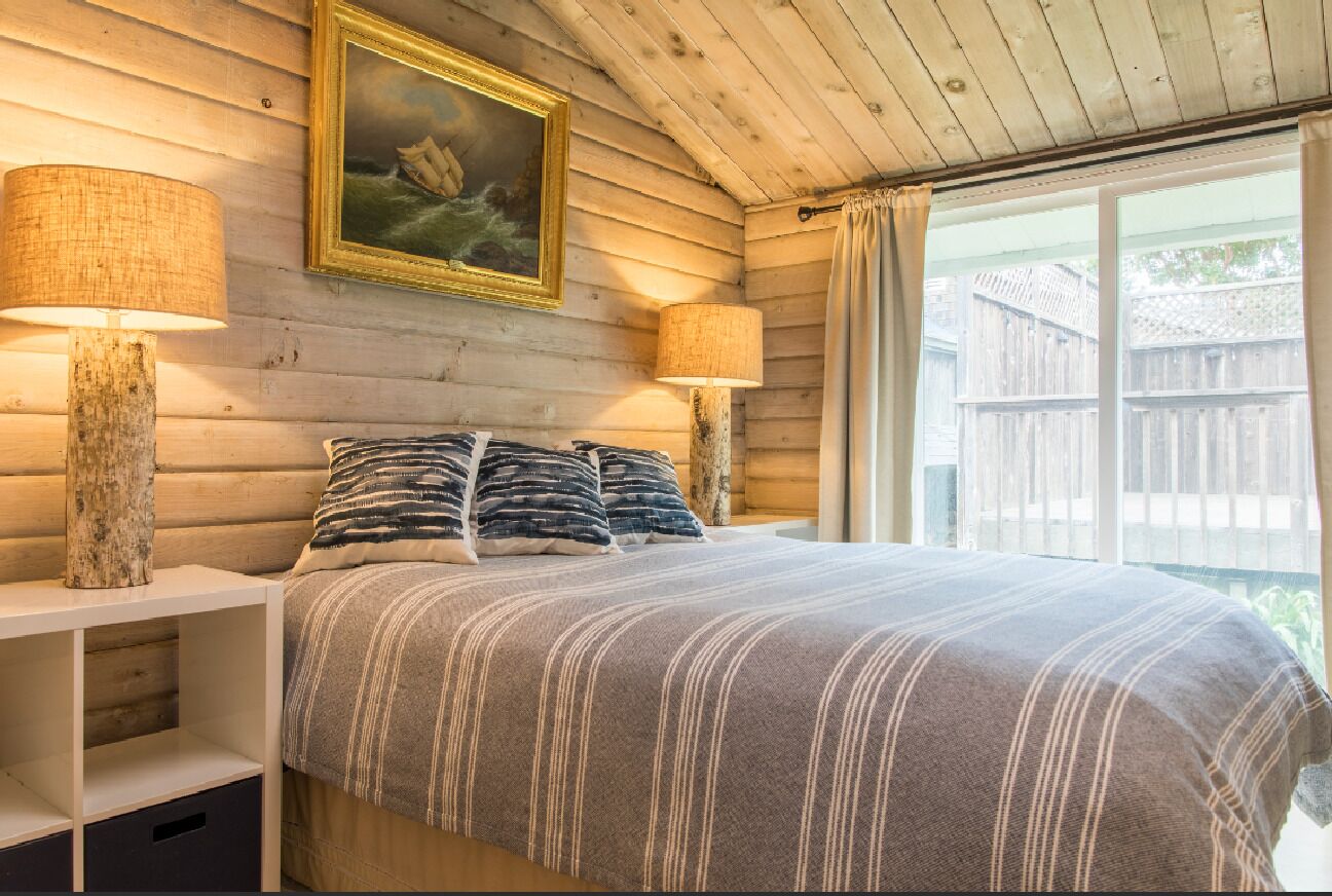 Charming 3 bdrm house, 100 yards from beach.  Best in town! Read the reviews!