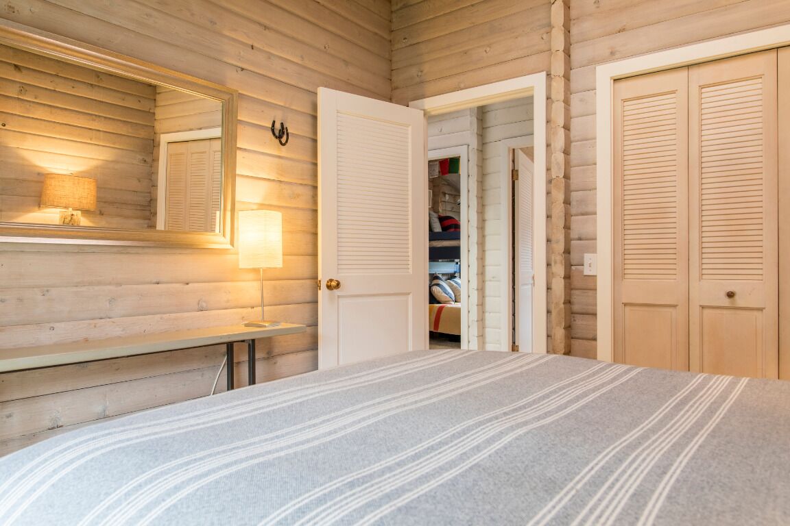 Charming 3 bdrm house, 100 yards from beach.  Best in town! Read the reviews!