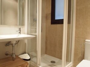 Haartrockner, Handtücher, Seife, Shampoo