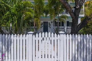 Exterior - Secluded Casa - Spacious Apartment, Overlooks Pool & Garden. (Key West)
