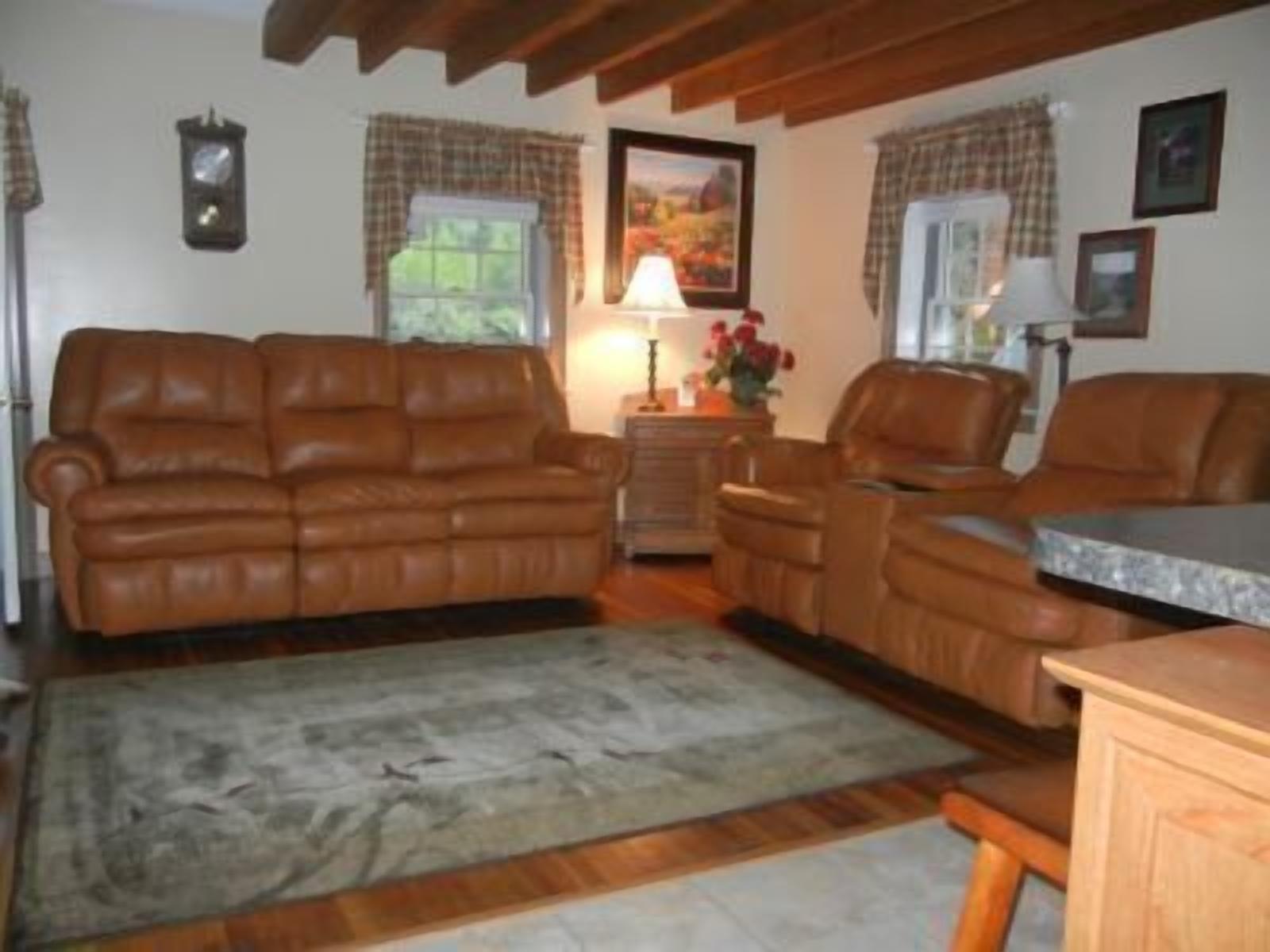 Beautiful Log Cottage Located Along Pine Creek
