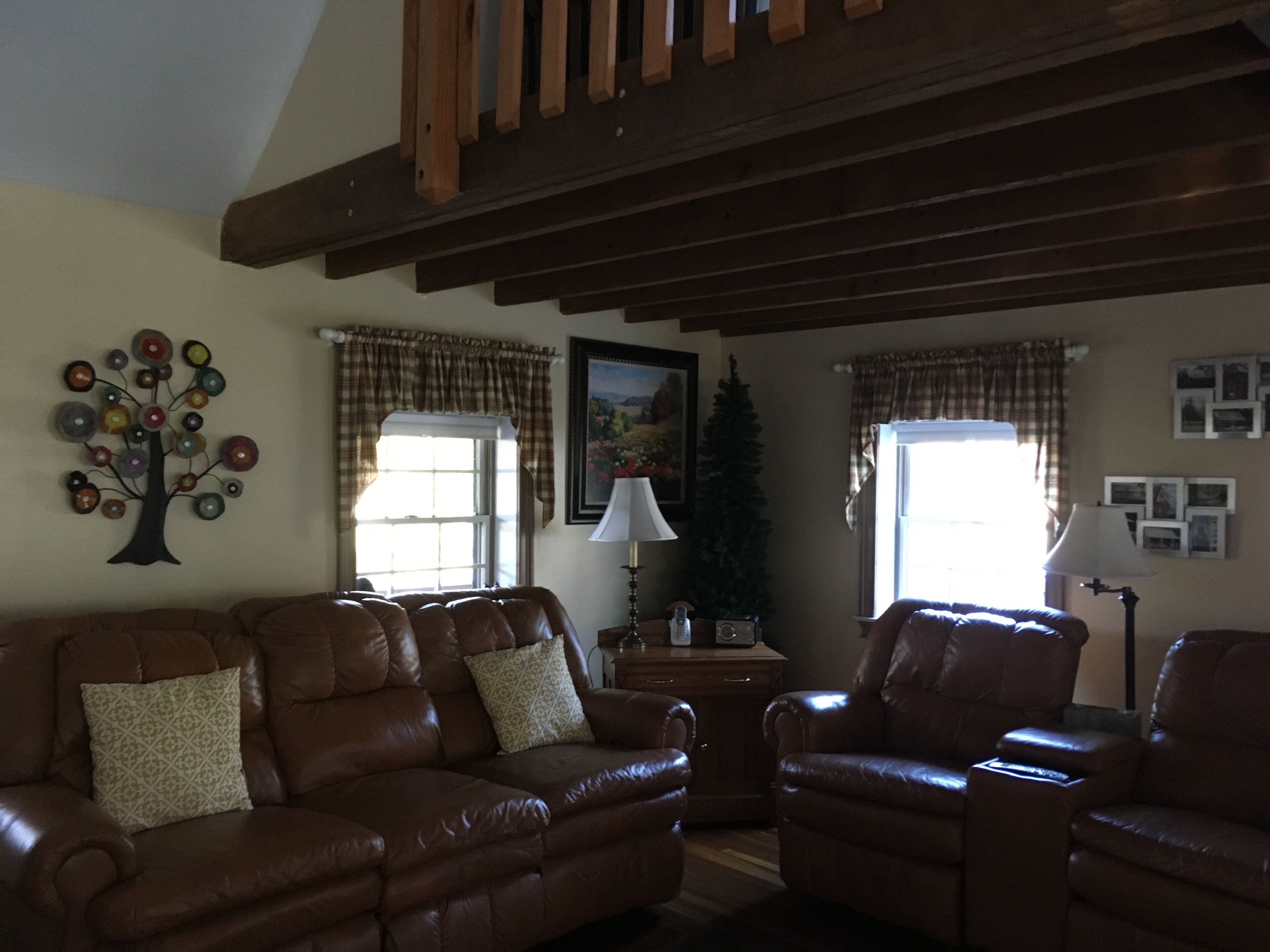 Beautiful Log Cottage Located Along Pine Creek