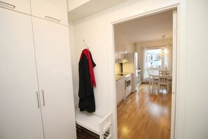 Studio | Living area | Flat-screen TV - Nordic Host -Nydalen Studio -Next to BI (Oslo)