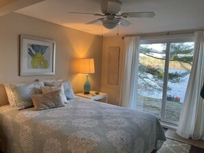 4 habitaciones, tabla de planchar con plancha y cuna de viaje 