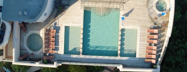 Exterior - La Cascada Resort ~ Right on the Riverwalk ~ ROOFTOP POOL! (San Antonio)