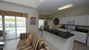 House | Private kitchen | Stovetop, dishwasher