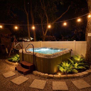 Outdoor spa tub