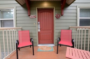 Exterior detail - Mermaid Cottage Short Walk to Rathtrevor Beach. 3 Bedroom 2 Bathroom cottage. (Parksville)