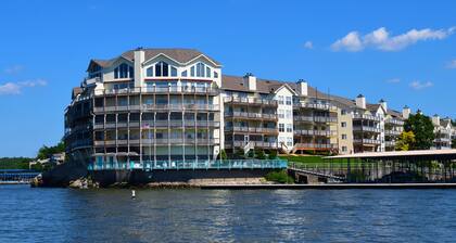 * NOCHE GRATIS * Ledges Lakefront 2BR Condo! Walk-In Unit con WiFi.
