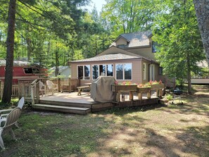 Terrace/patio - Higgins Lake Gem - One Of A Kind Lake Front (Higgins Lake)