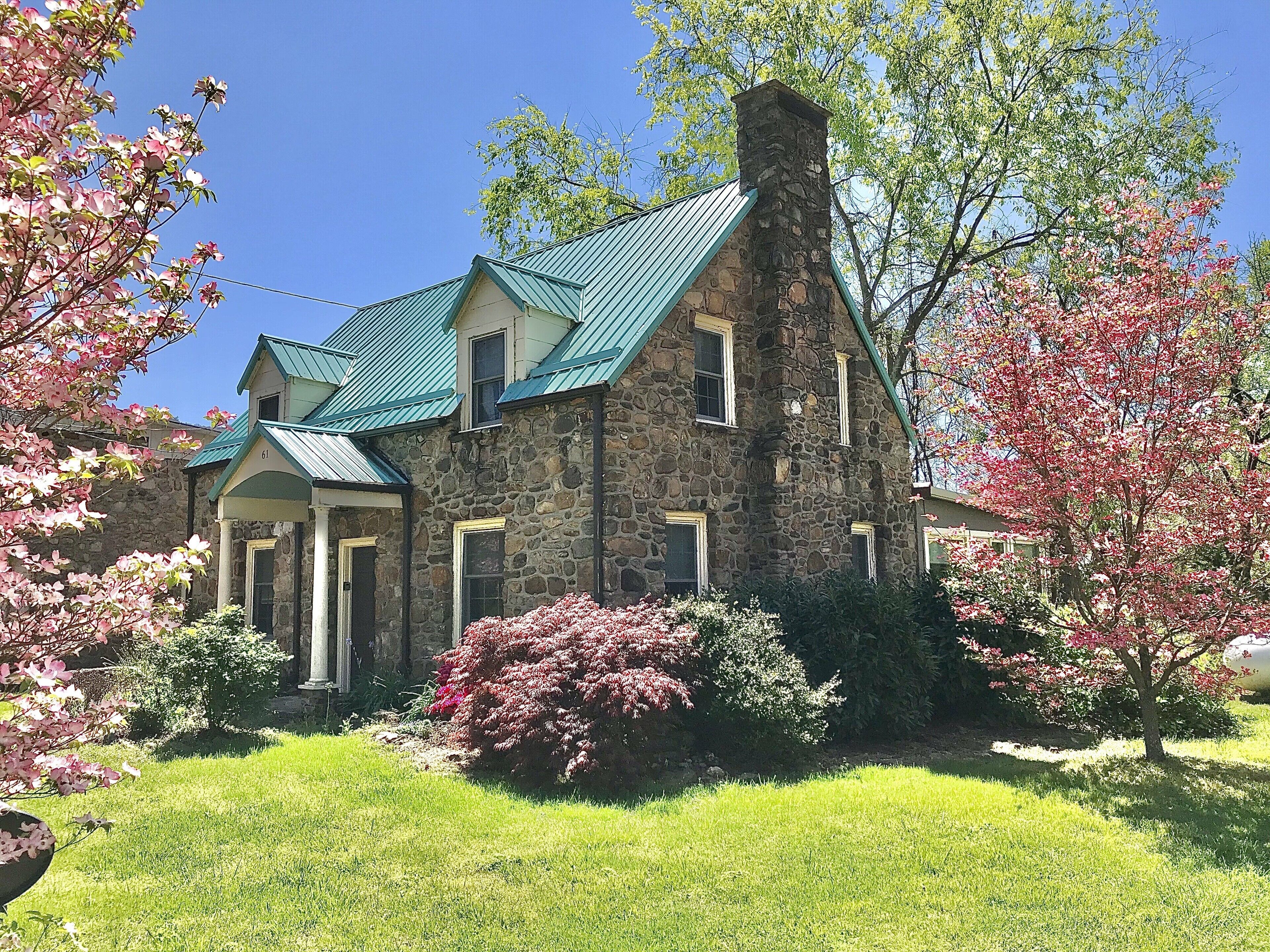 River front home, walkable to Hot Springs Spa & downtown - Red Bridge Cottage