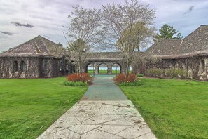 Property grounds - Directly on Boyneland Ski Run | Ski-In/Out | Gas Fireplace (Boyne Falls)