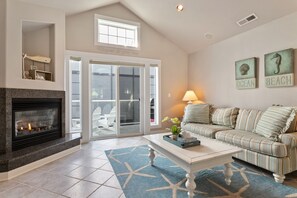 Smart TV, caminetto, videogiochi, lettore DVD